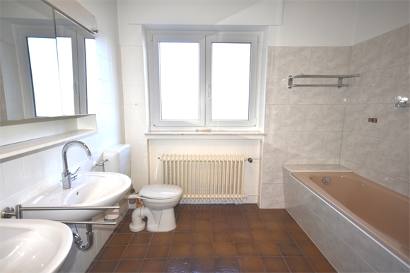 Badezimmer EG Einfamilienhaus Halle