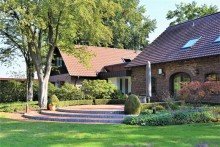 Blick zu einer Terrasse VERKAUFT!!! Repr�sentativer Landsitz mit Weitblick