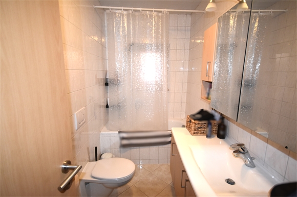 WE14 3.OG Badezimmer Etagenwohnung Bielefeld
