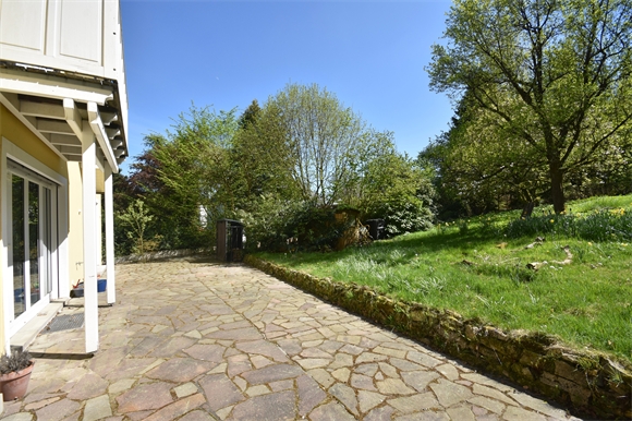Ger�umiger Terrassenbereich Einfamilienhaus Bielefeld