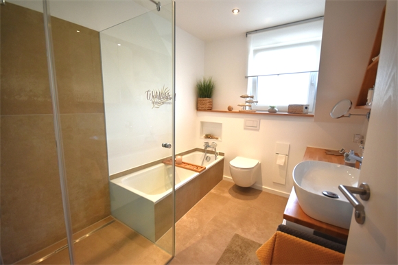 Badezimmer Doppelhaush�lfte Schlo� Holte-Stukenbrock