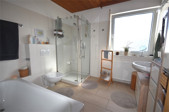Badezimmer OG Reihenmittelhaus Bielefeld