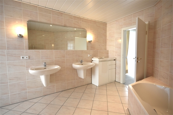 Ansicht Bad en suite DG Einfamilienhaus Bielefeld