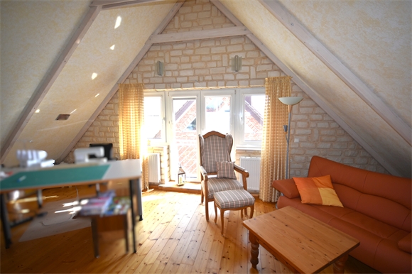 Teilansicht Spitzboden Doppelhaush�lfte Schlo� Holte-Stukenbrock