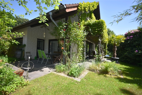 Blick zum Terrasenbereich Einfamilienhaus Bielefeld